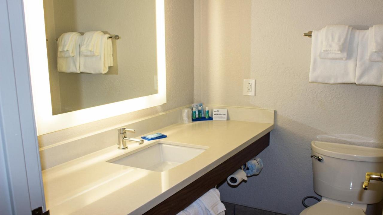 Holiday Inn Express Winfield - Teays Valley, An Ihg Hotel Hurricane Room photo